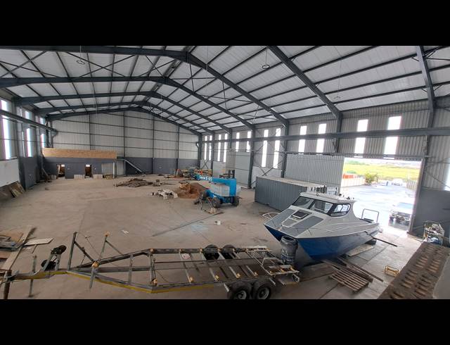 1,150M² WAREHOUSE TO LET IN ALTON